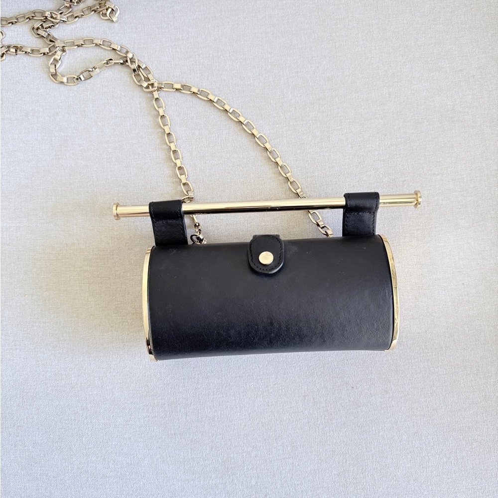 Elegant Black and Gold Clutch with Chain Strap - Picture 3 of 9